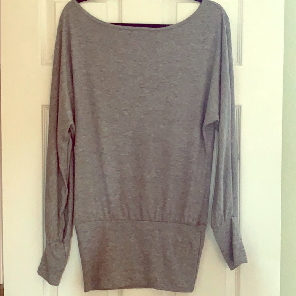 Women’s tunic long sleeve tee.